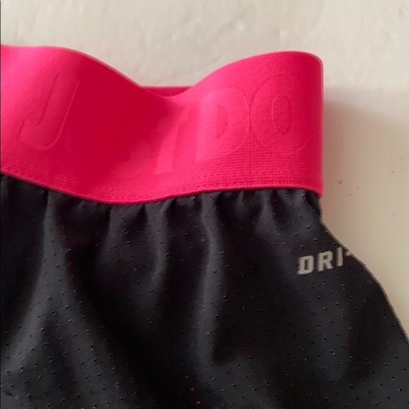 Nike shorts - Picture 9 of 11